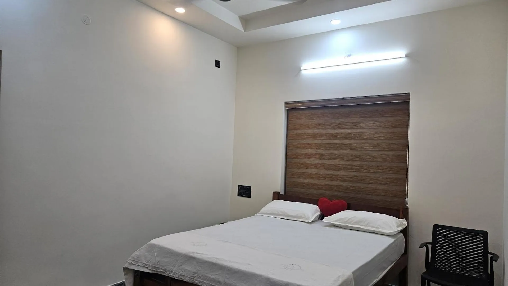 Reverie Homestay Mundrothuruth